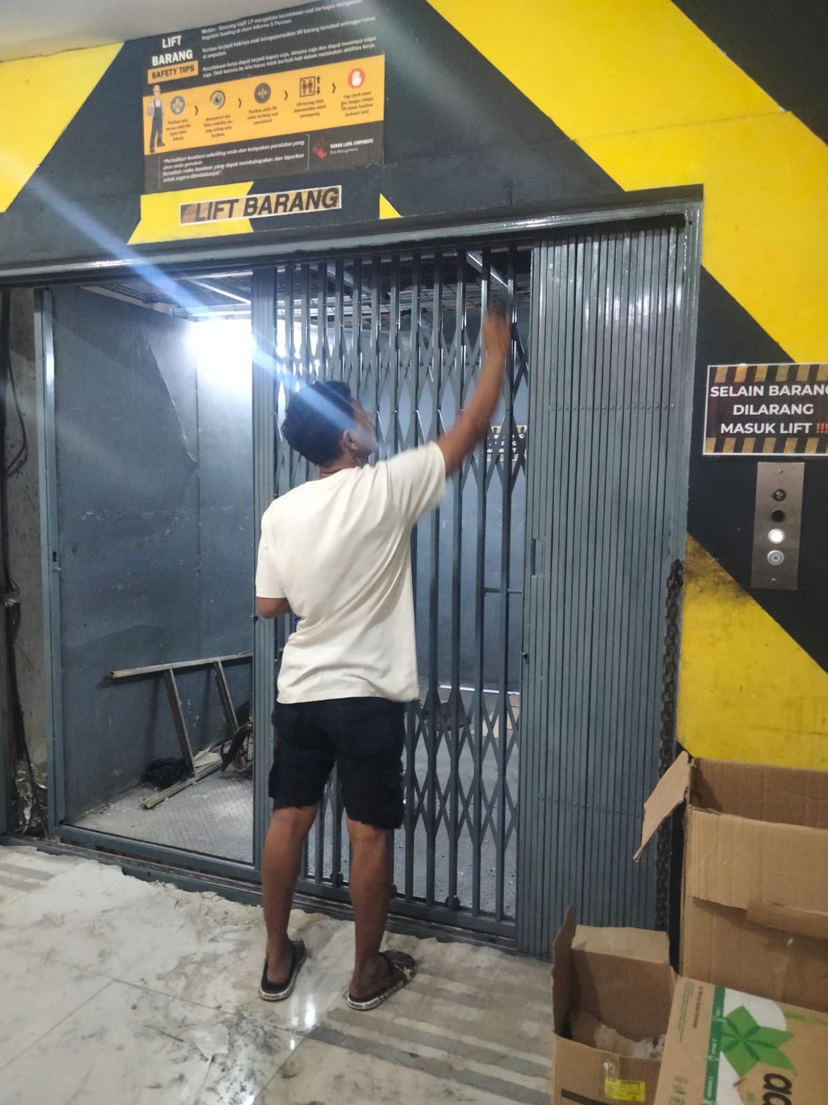 pintu harmonika